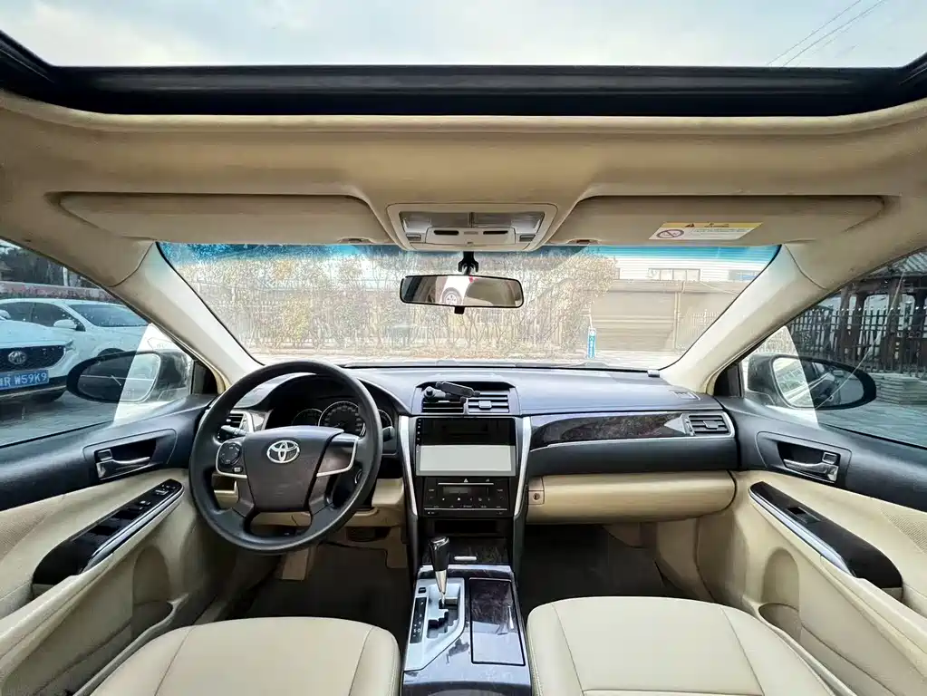 Toyota Camry 2016 — фото 7
