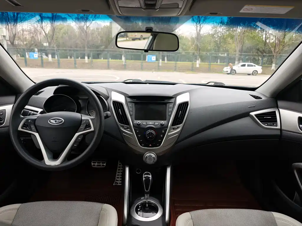 Hyundai Veloster 2015 — фото 20