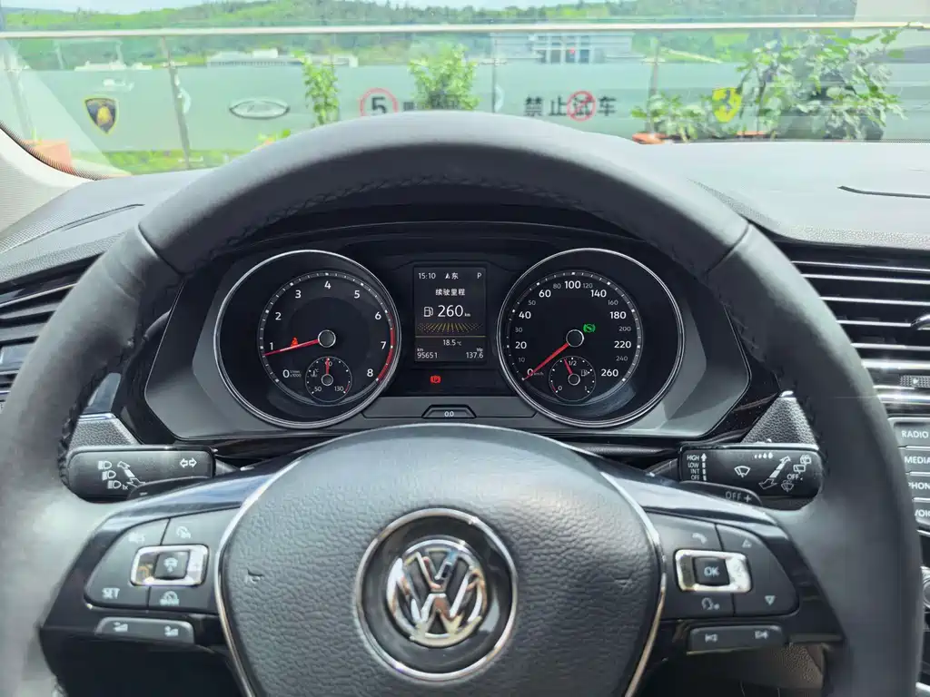 Volkswagen Tiguan L 2017 — фото 12