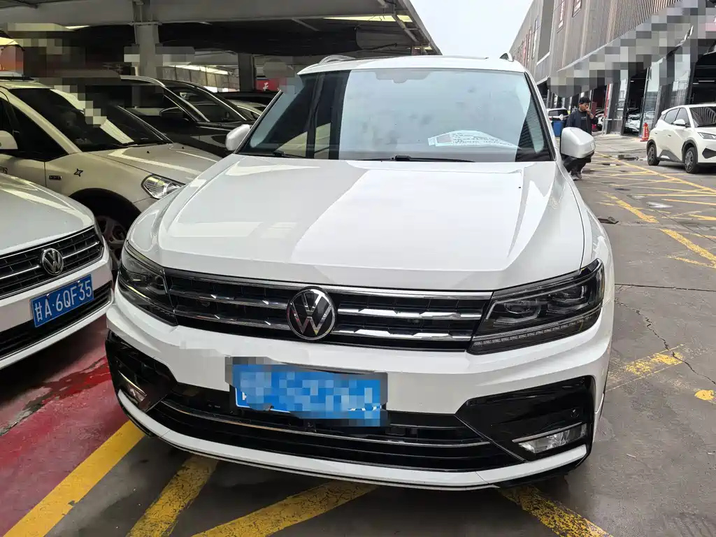 Volkswagen Tiguan L 2021 — фото 2
