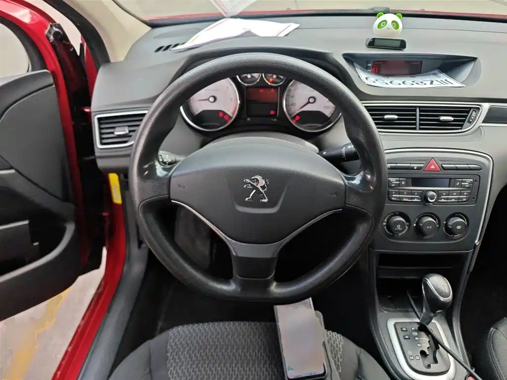 Peugeot 308 2015 — фото 11
