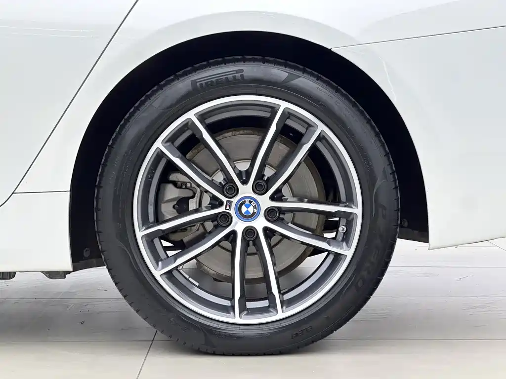 BMW 5 Series New Energy 2022 — фото 12