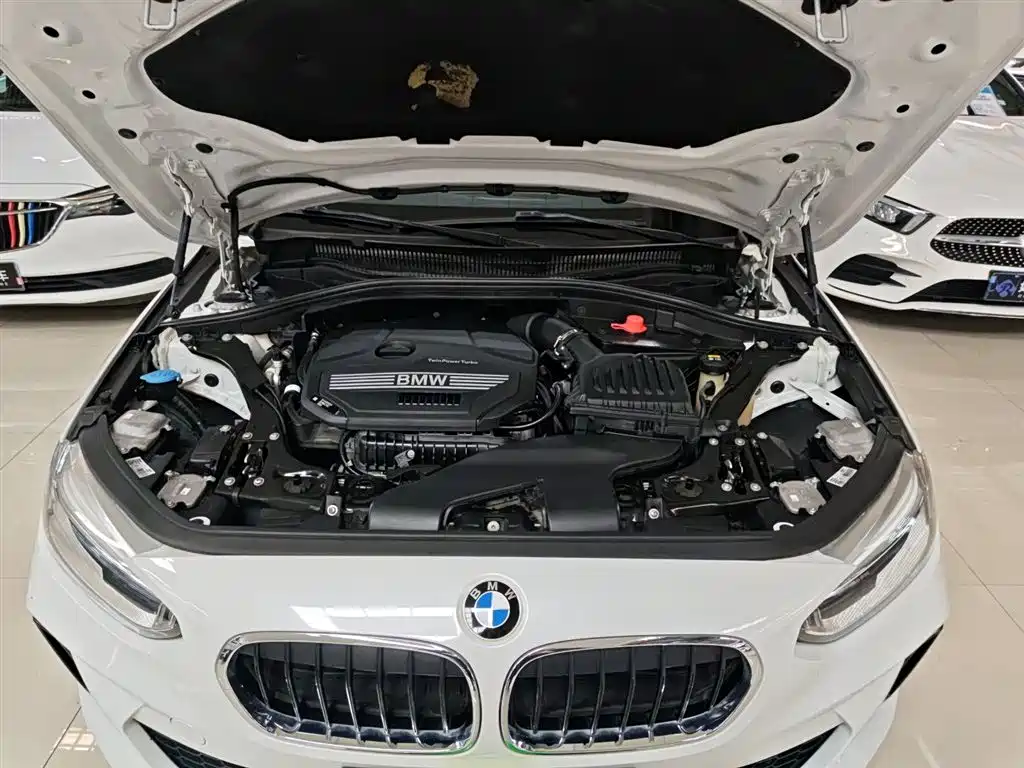 BMW 1 Series 2020 — фото 16