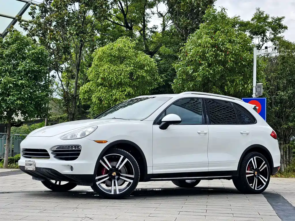 Porsche Cayenne 2015 — фото 1