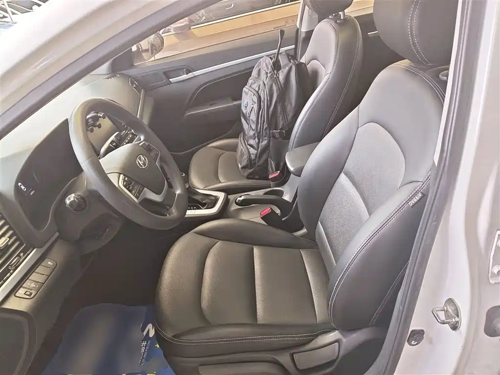 Hyundai Elantra 2017 — фото 14