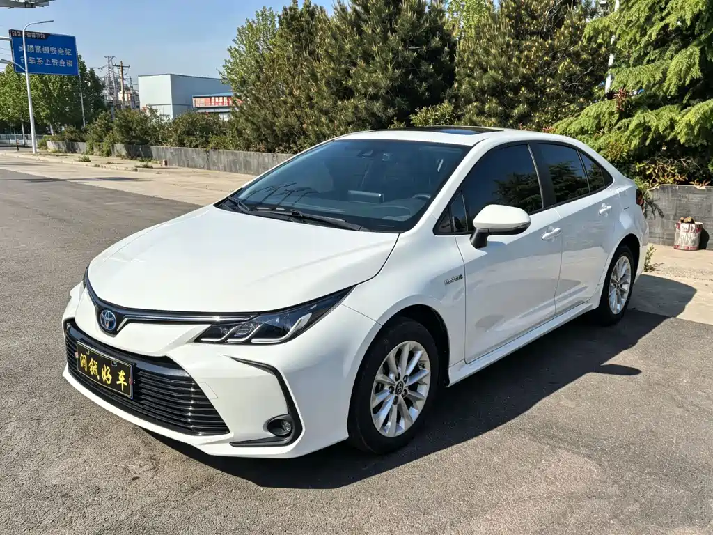 Toyota Corolla 2023 — фото 1