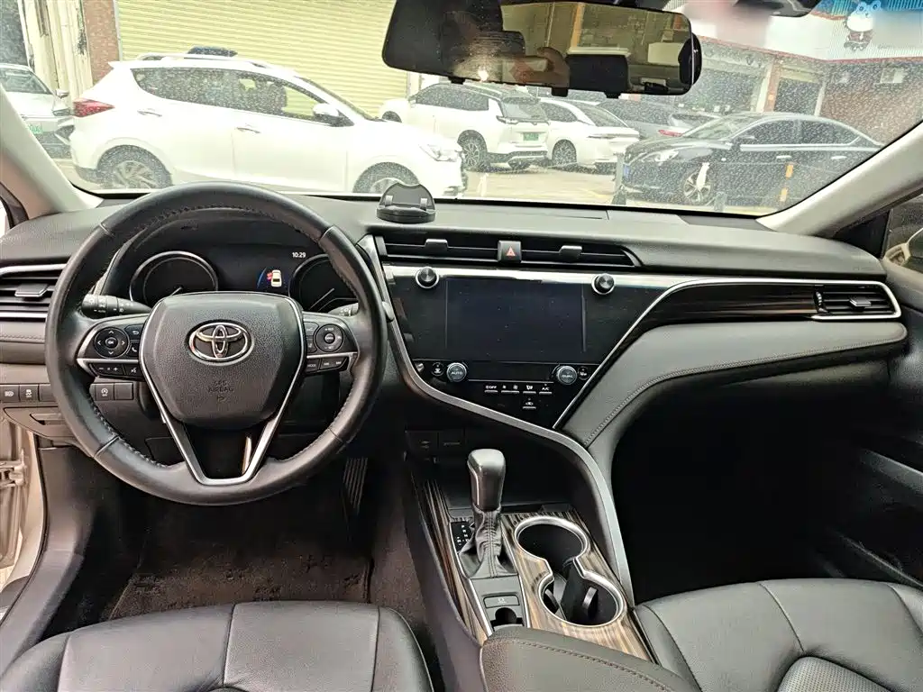 Toyota Camry 2020 — фото 6