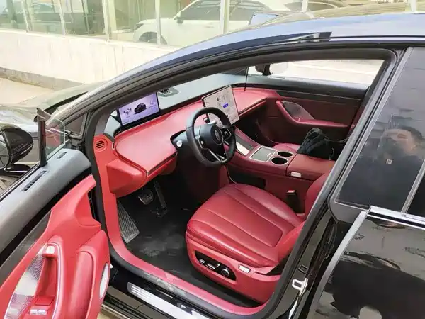 Luxeed R7 2025