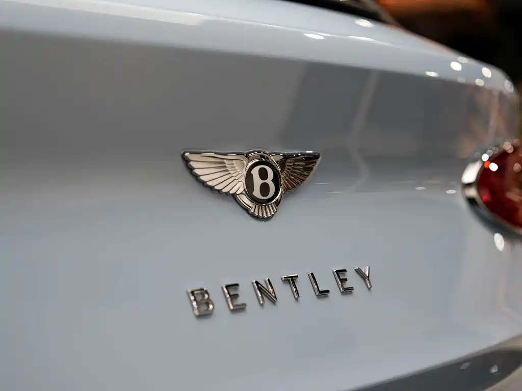 Bentley Bentayga 2024 — фото 10