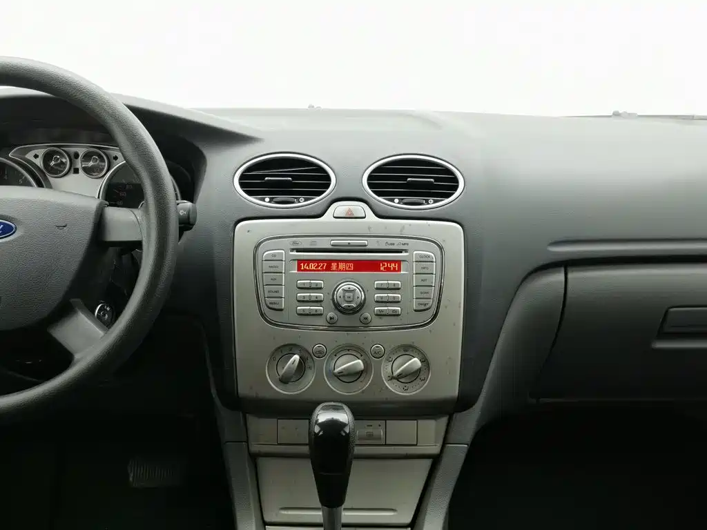 Ford Focus 2014 — фото 12