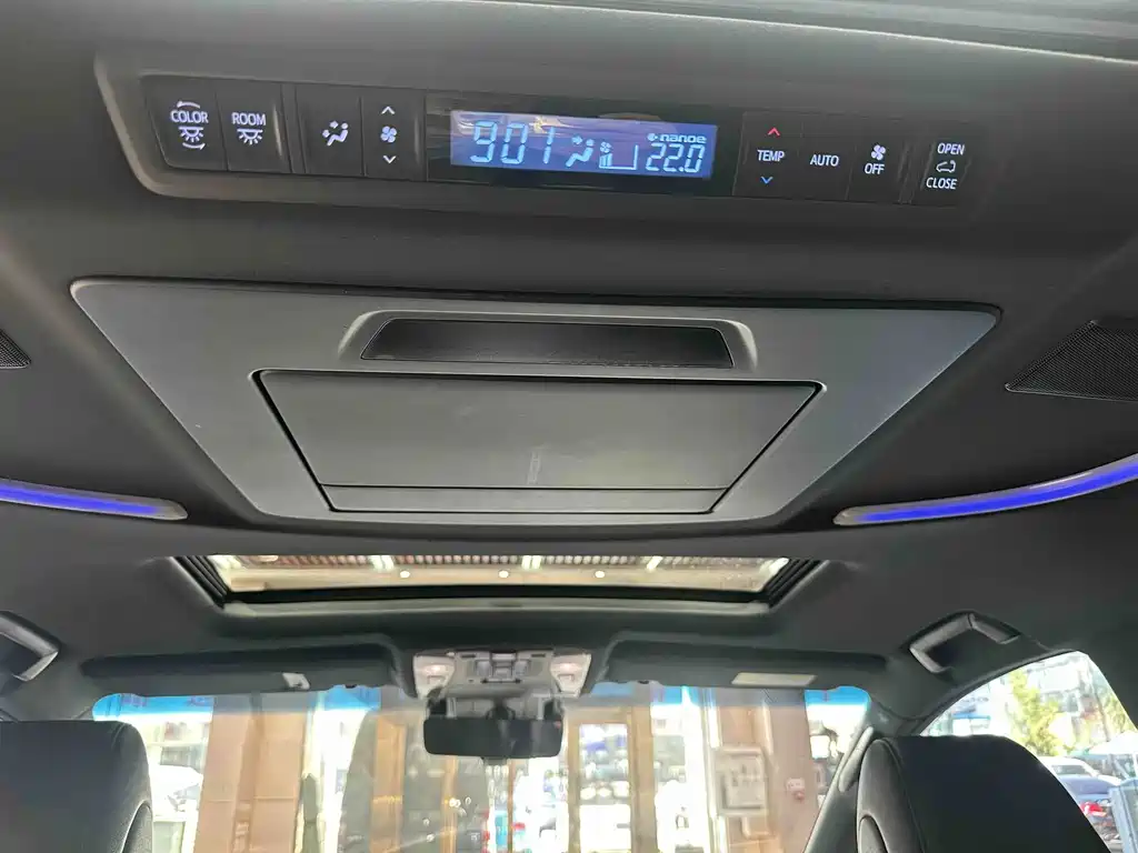Toyota Vellfire 2023 — фото 17