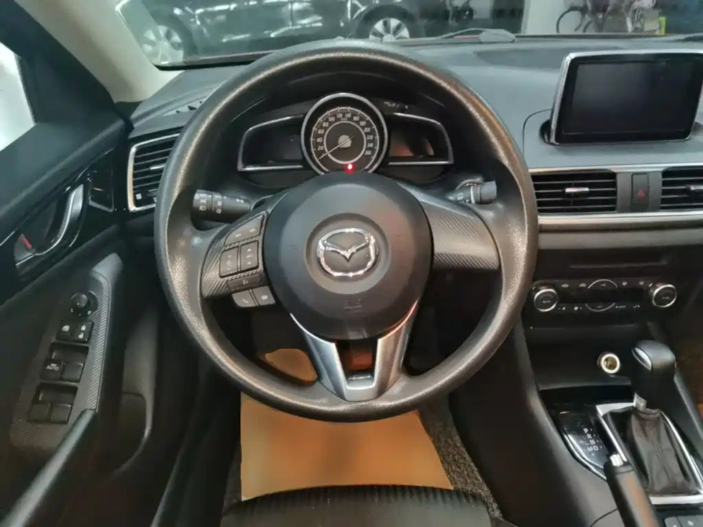 Mazda 3 Axela 2015 — фото 11