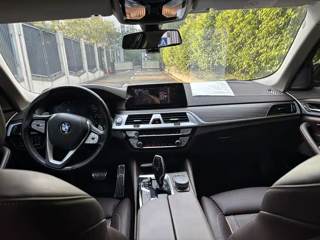 BMW 5 Series 2020 — фото 9