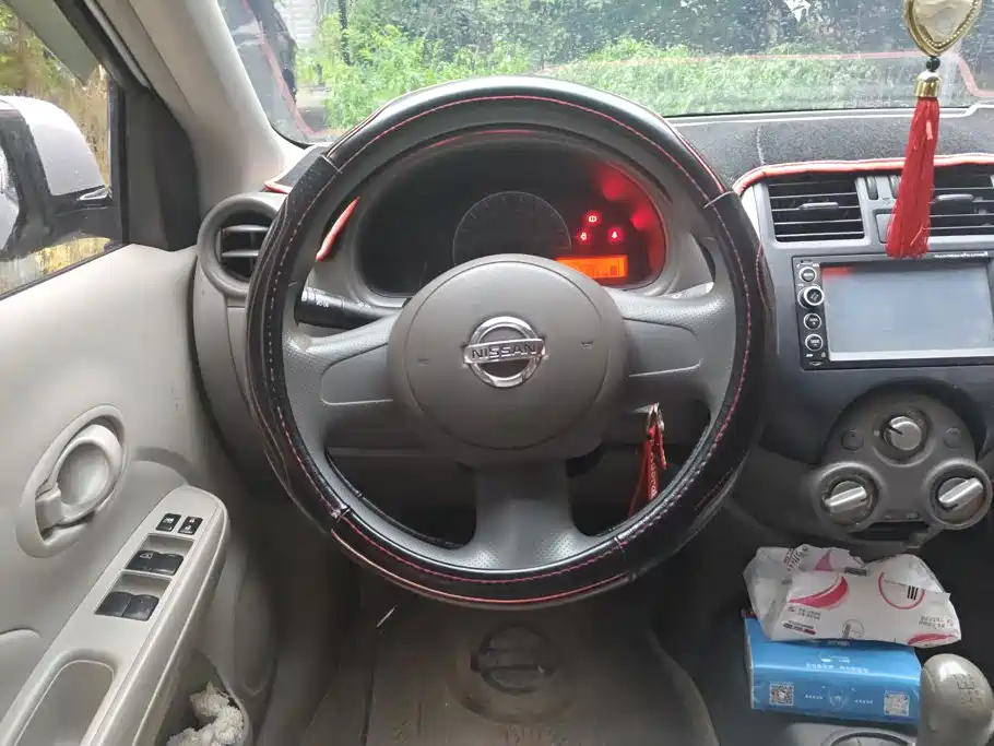 Nissan Sunny 2012 — фото 15