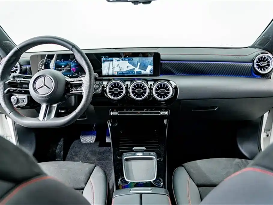 Mercedes-Benz A-Class 2024 — фото 12