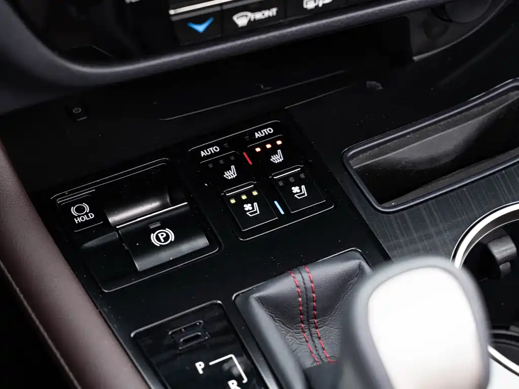 Lexus RX 2020 — фото 19