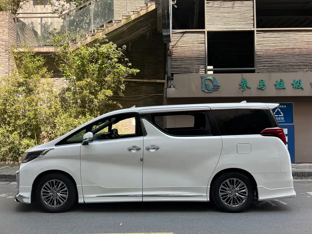 Toyota Alphard 2025 — фото 7