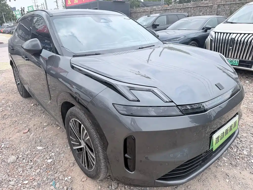 Lynk & Co 08 EM-P 2025