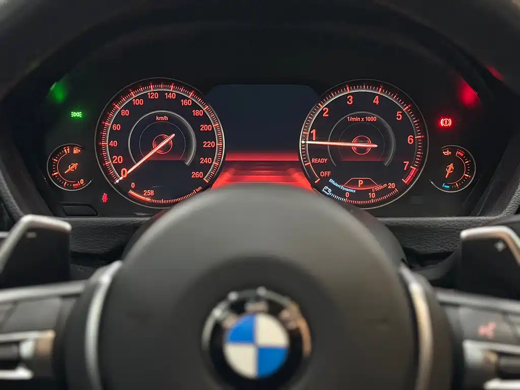 BMW 3 Series 2019 — фото 13