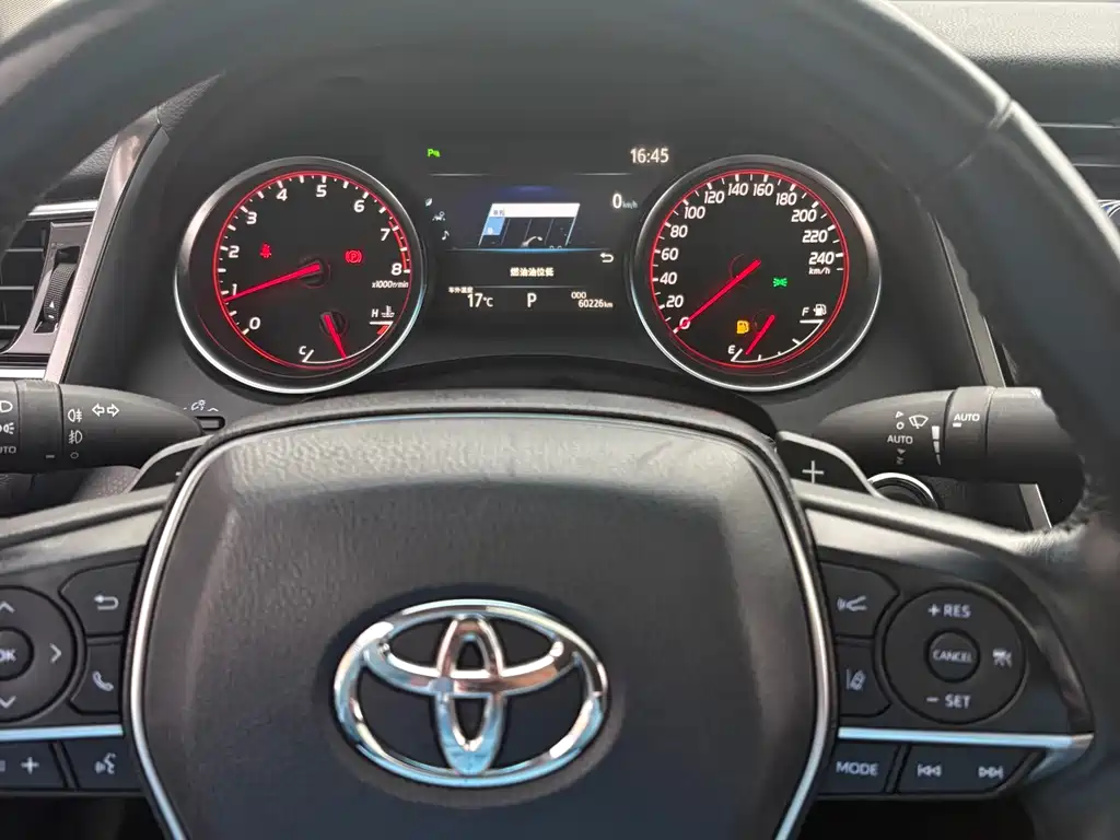 Toyota Camry 2021 — фото 8