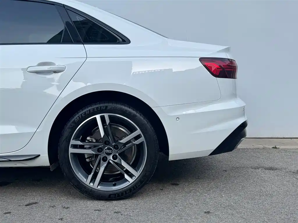 Audi A4L 2022 — фото 15