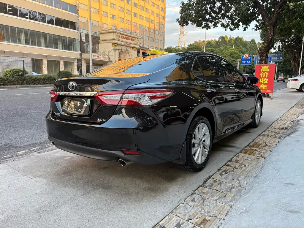 Toyota Camry 2023 — фото 10