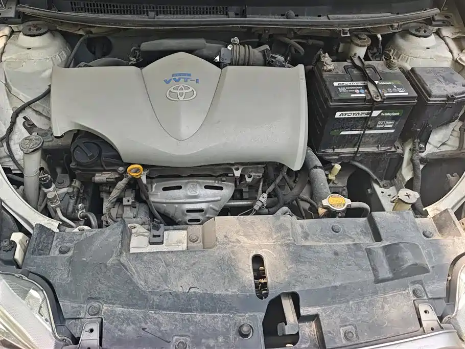 Toyota Yaris L 2015 — фото 10
