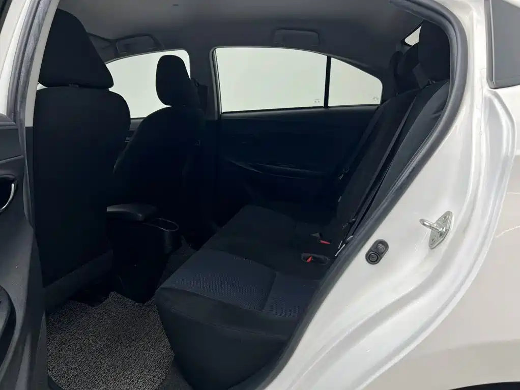Toyota Yaris L 2022 — фото 21