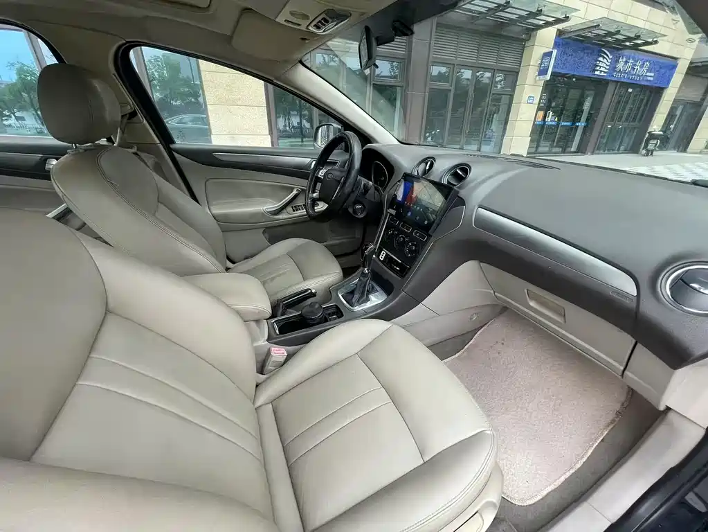 Ford Mondeo 2013 — фото 17