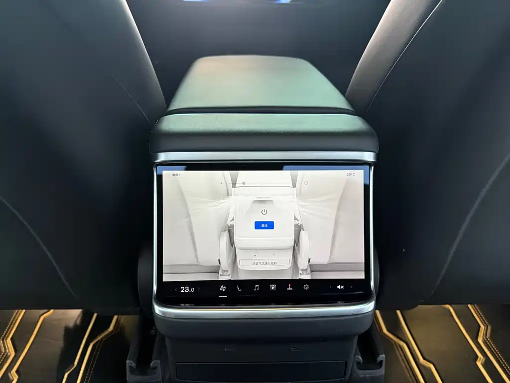 Tesla Model X 2024 — фото 12