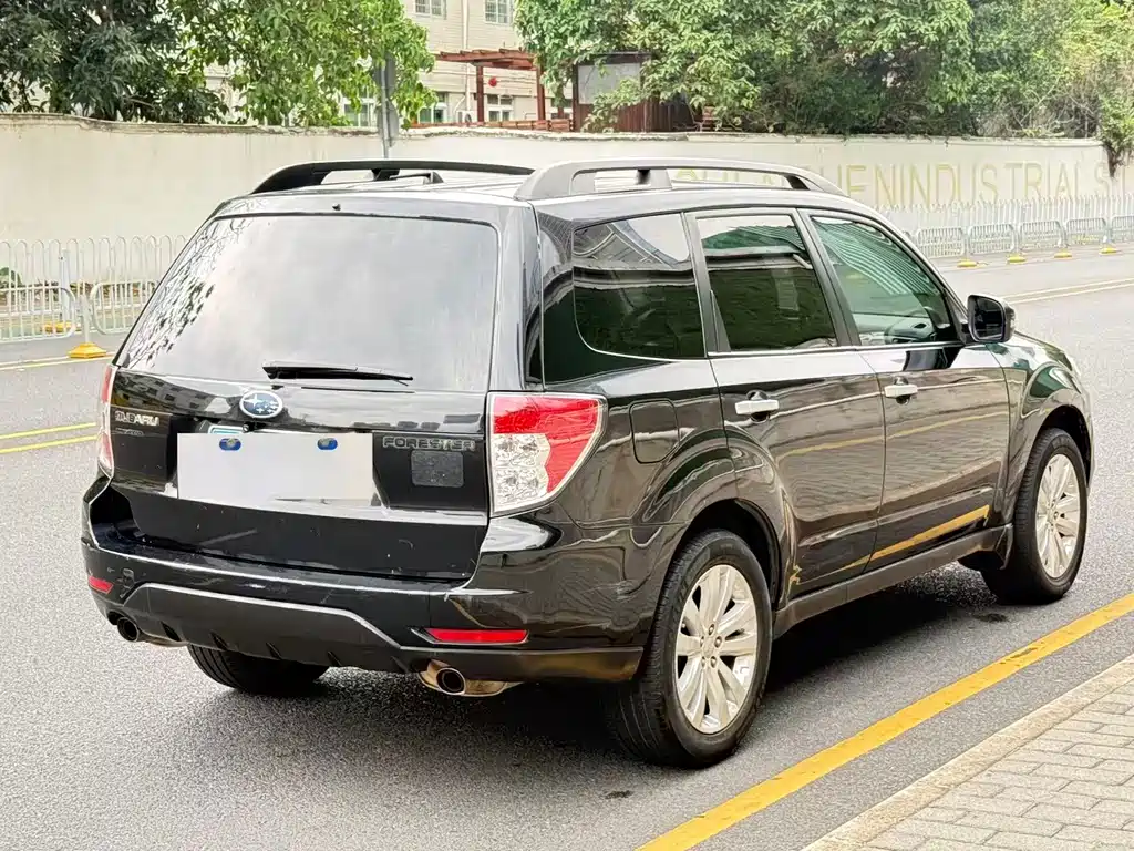 Subaru Forester 2011 — фото 4