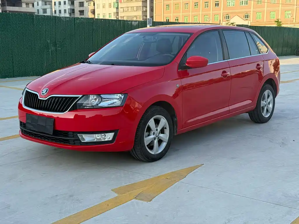 Skoda Rapid Spaceback 2016 — фото 1