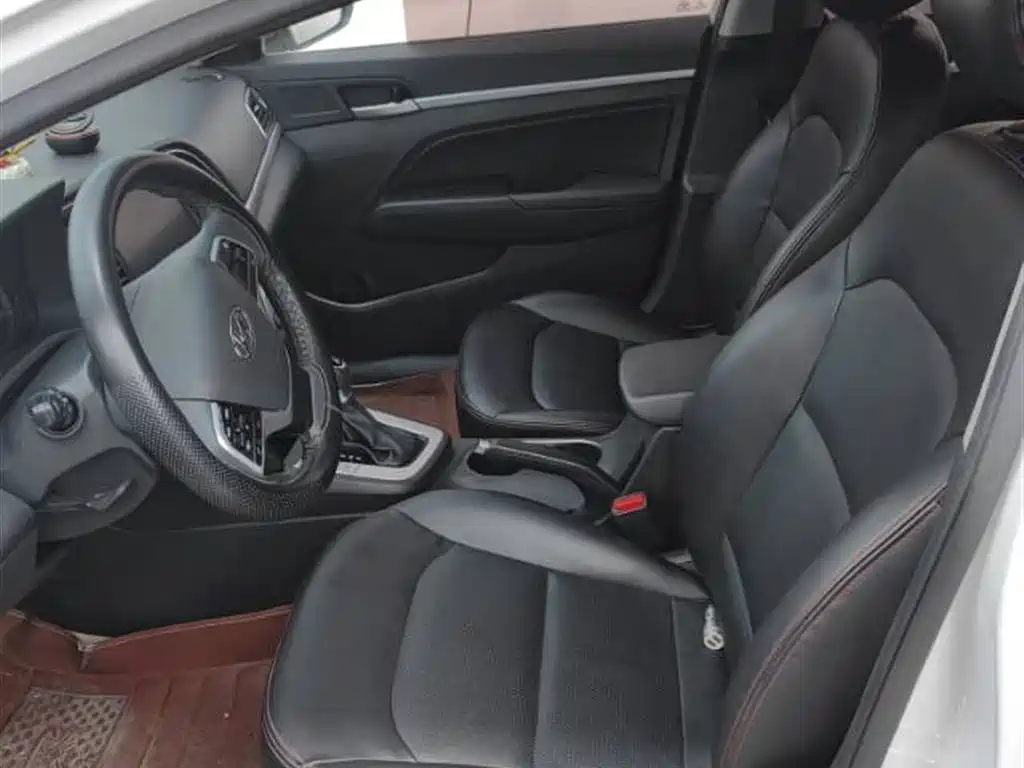 Hyundai Elantra 2018 — фото 13