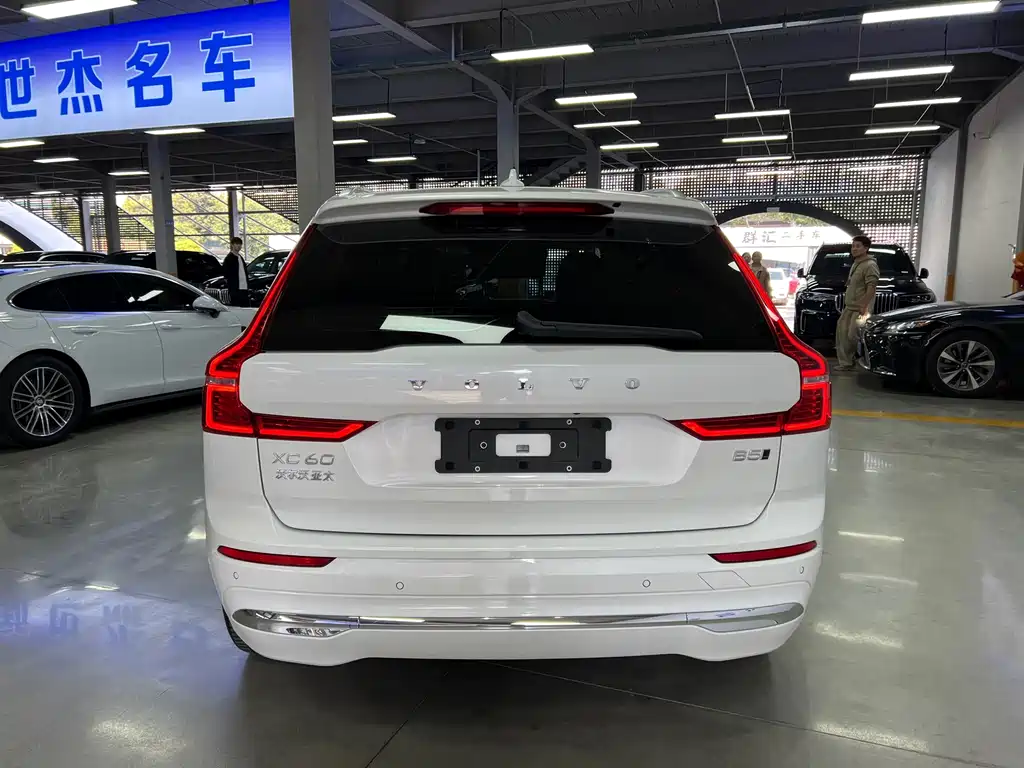 Volvo XC60 2025 — фото 13