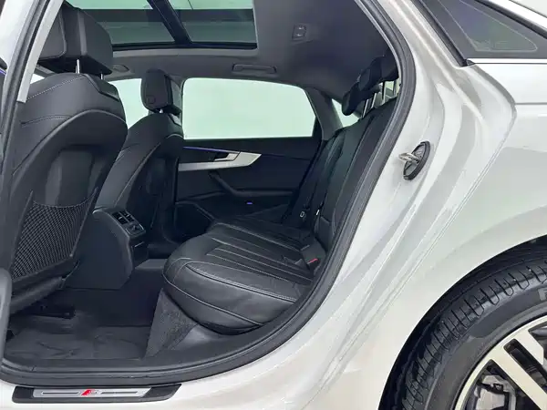 Audi A4L 2021