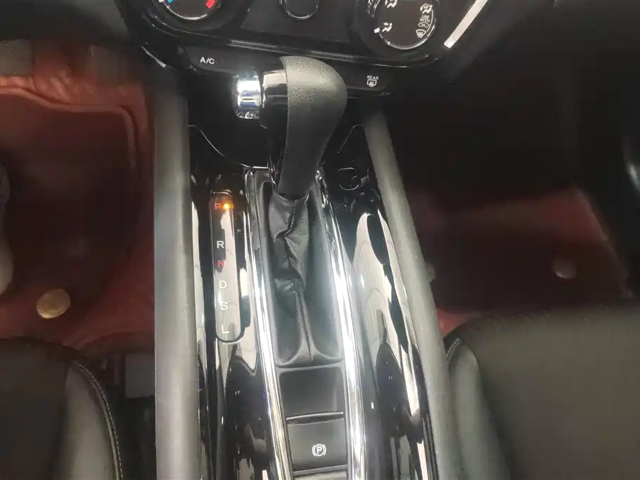 Honda Vezel 2020 — фото 16