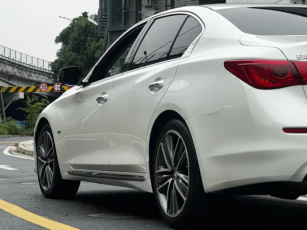 Infiniti Q50L 2017 — фото 17