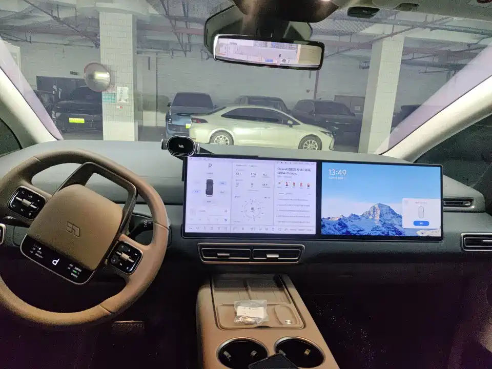 Li Auto Li MEGA 2025