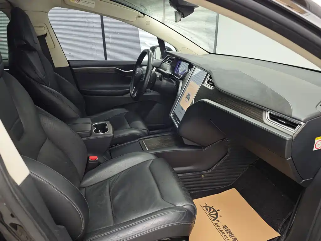 Tesla Model X 2016 — фото 14