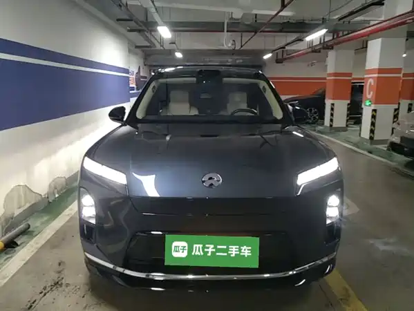 NIO ES8 2025