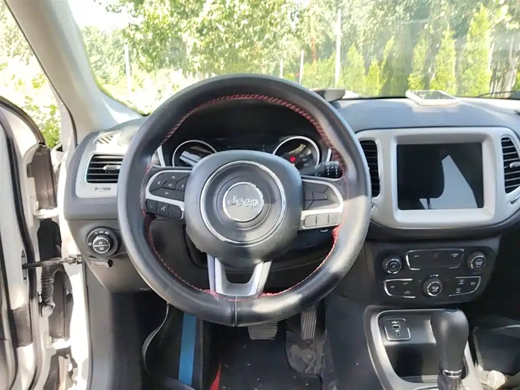 Jeep Compass 2020 — фото 11