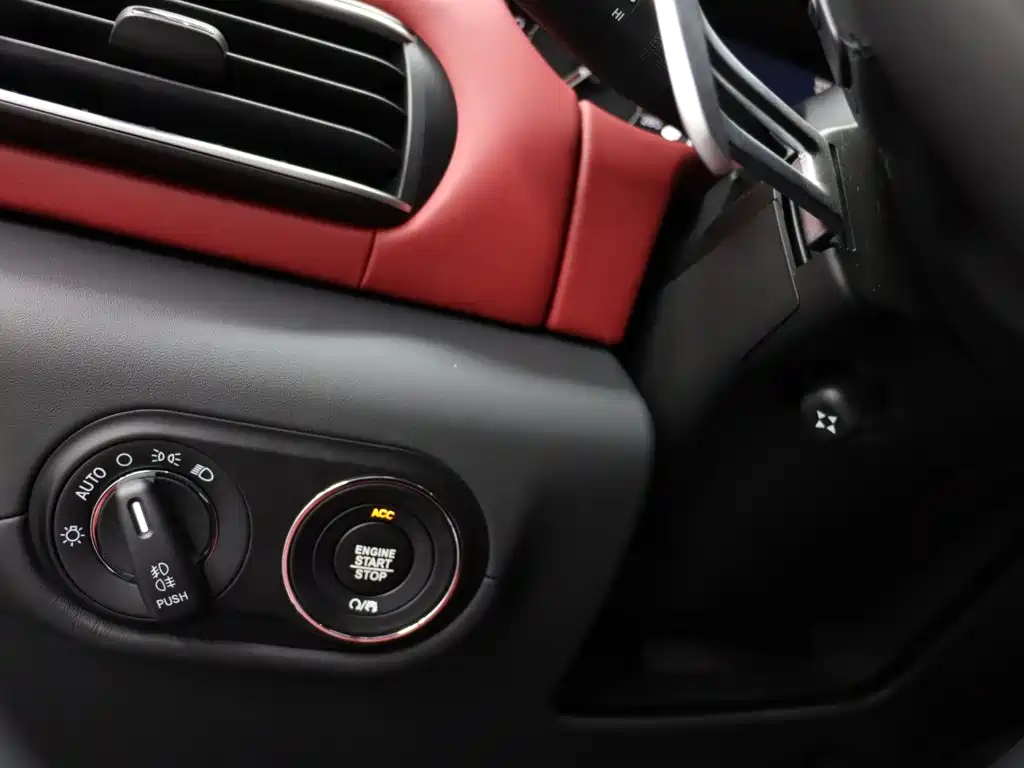 Maserati Levante 2023 — фото 17