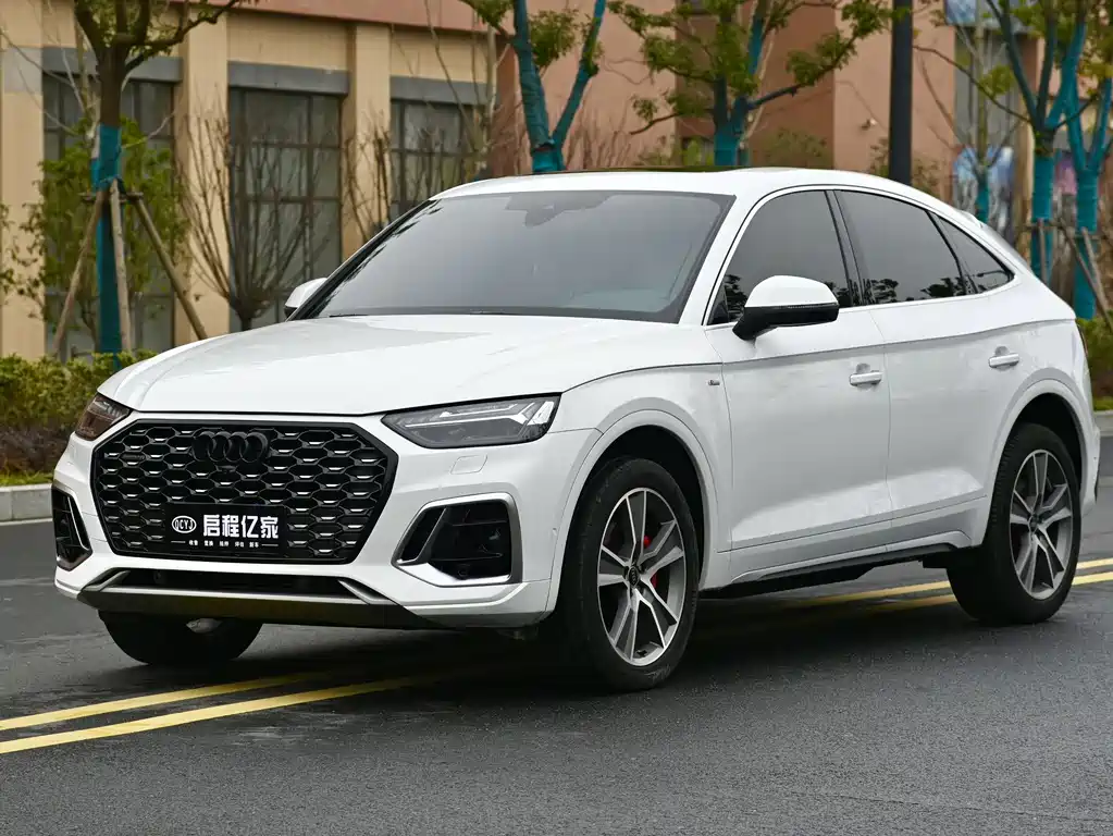 Audi Q5L Sportback 2021 — фото 1