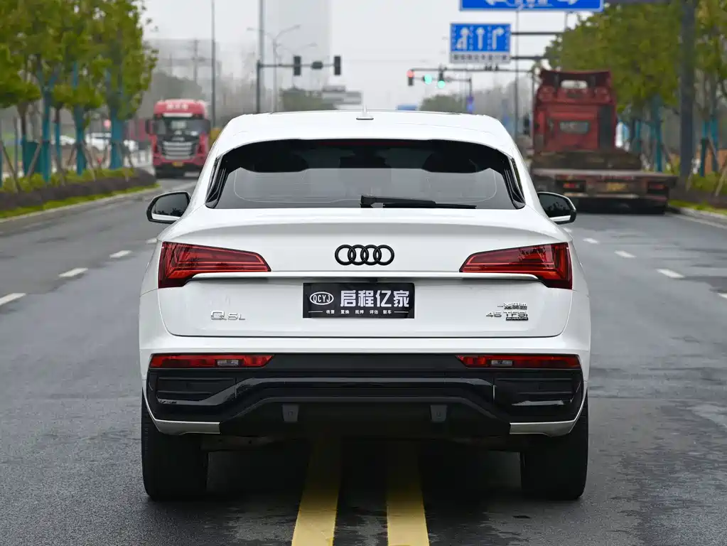 Audi Q5L Sportback 2021 — фото 16