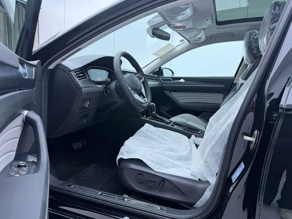 Volkswagen Magotan 2025