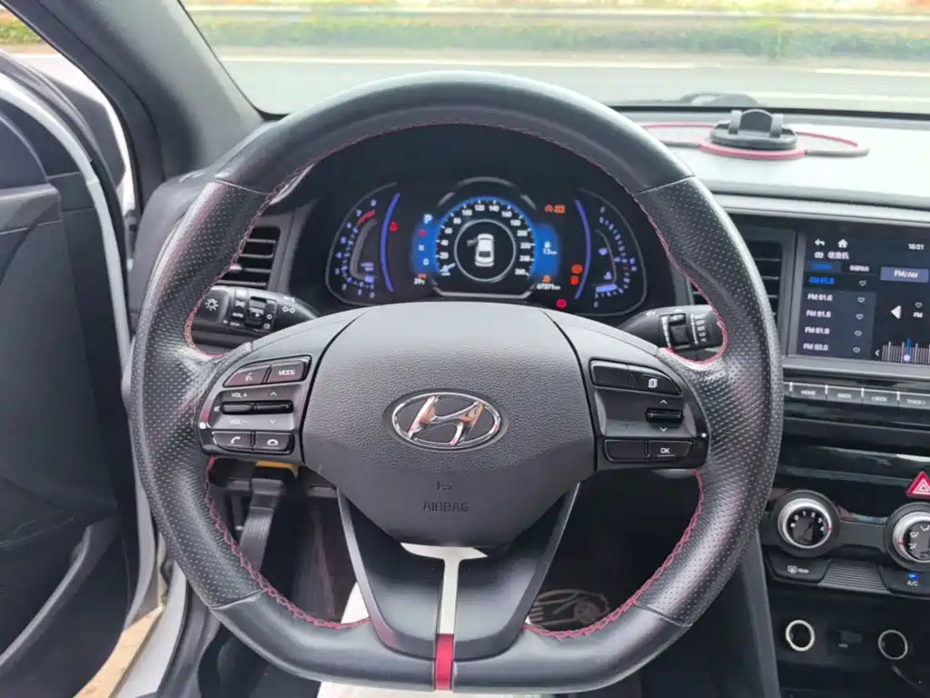 Hyundai Elantra 2020 — фото 11