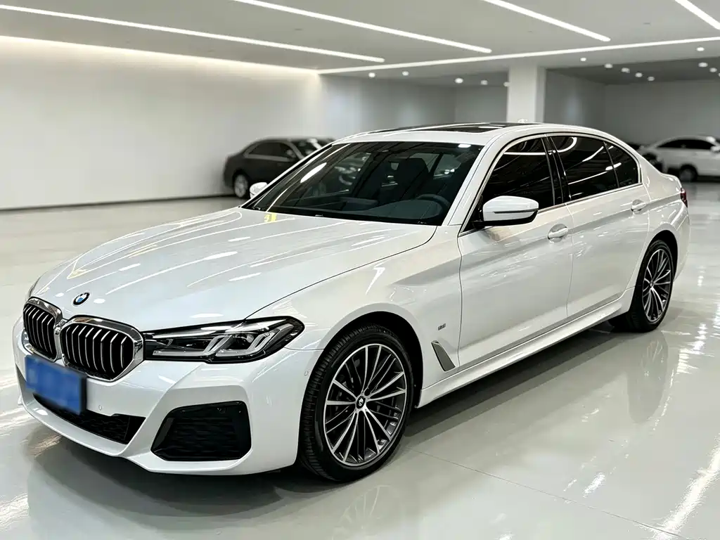 BMW 5 Series 2023 — фото 1