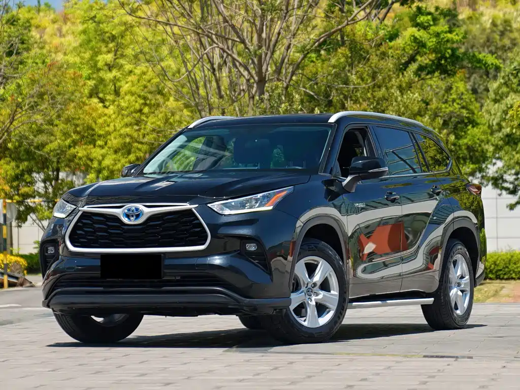 Toyota Highlander 2023 — фото 1