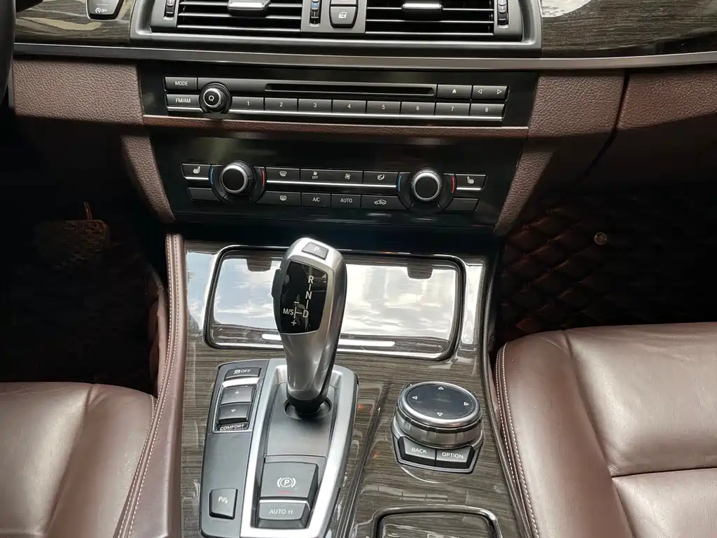 BMW 5 Series 2014 — фото 18