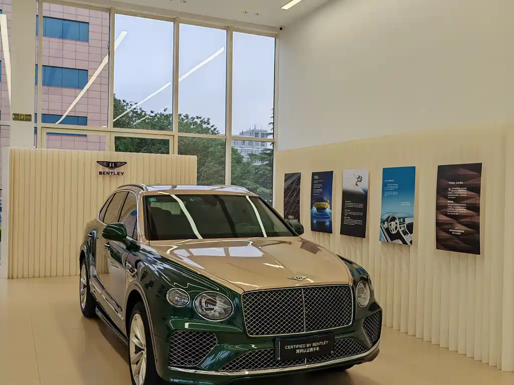 Bentley Bentayga 2021 — фото 3